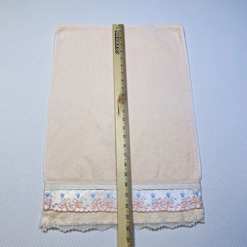 Vintage R.A. Briggs Decorative Bathroom Towel Peach Pink Embroidered Bows Lace‎